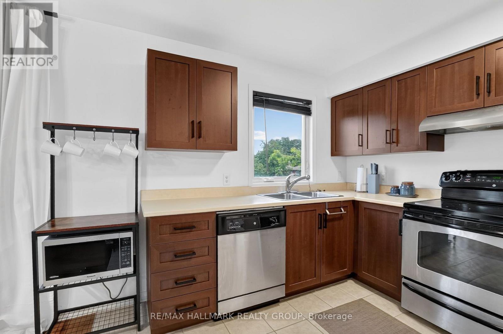 #304 646 CUMMINGS AVENUE - Image 9