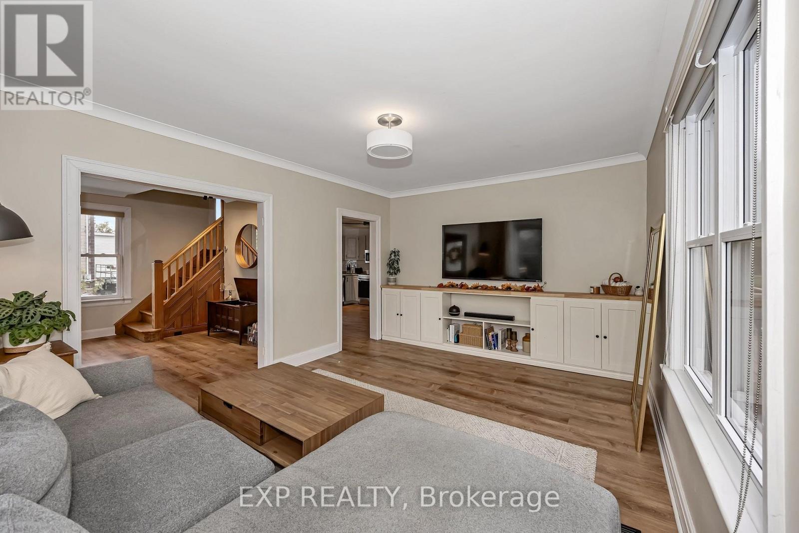 11505 QUEEN STREET - 12