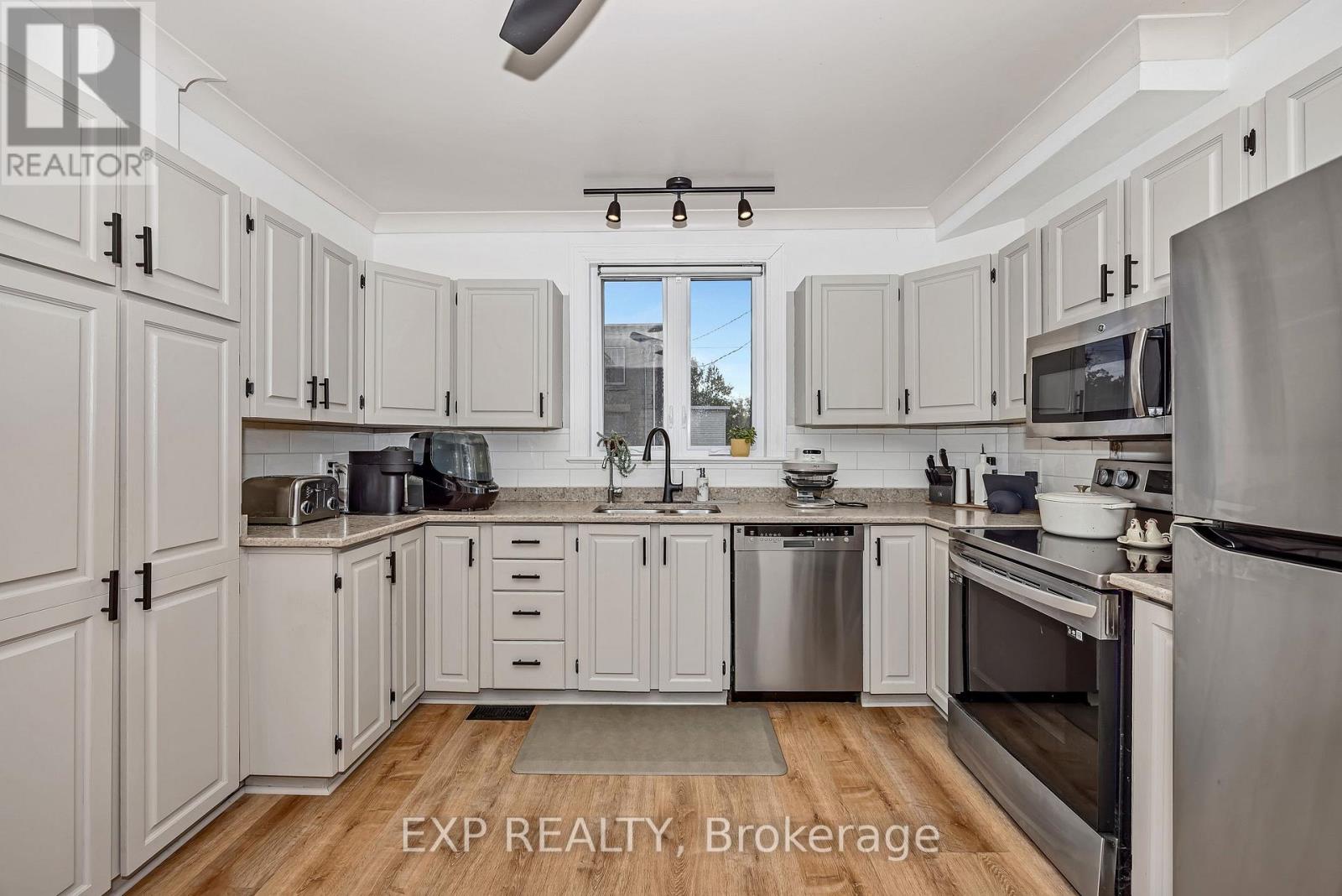 11505 QUEEN STREET - 17