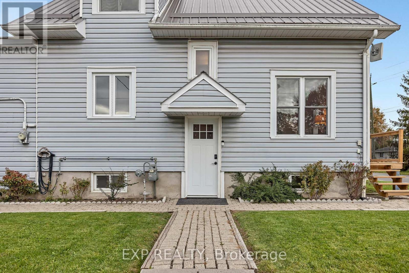 11505 QUEEN STREET - 3