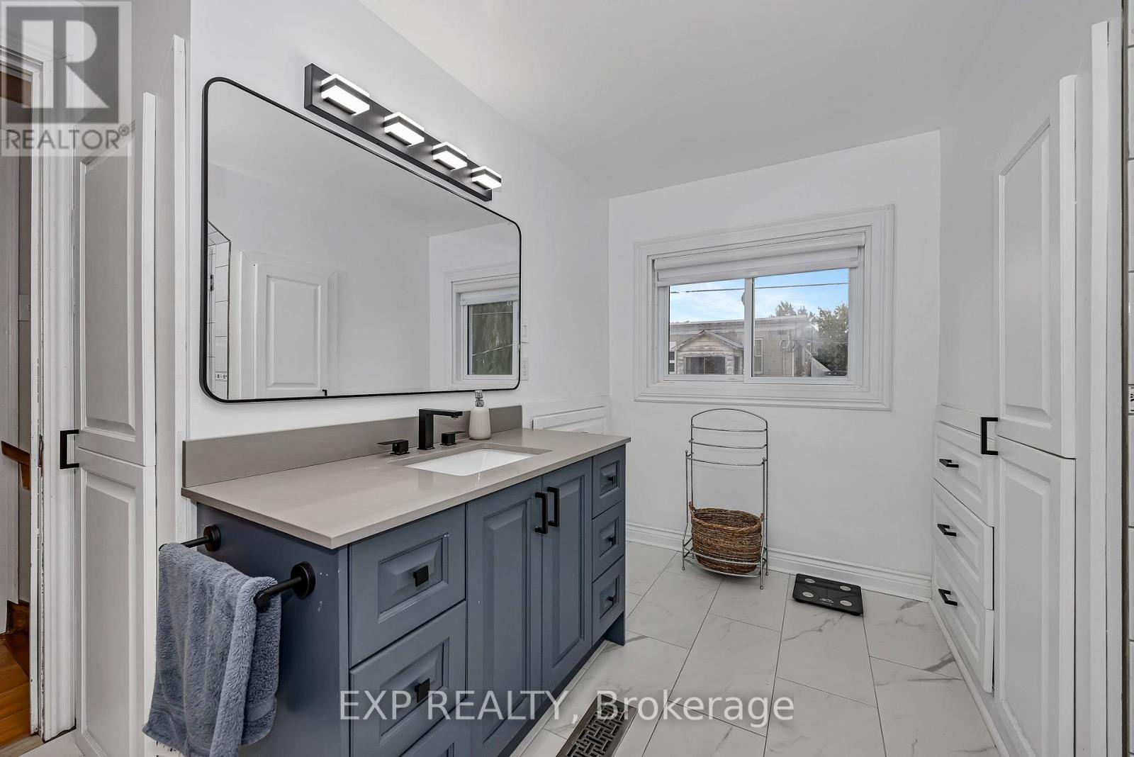 11505 QUEEN STREET - 32