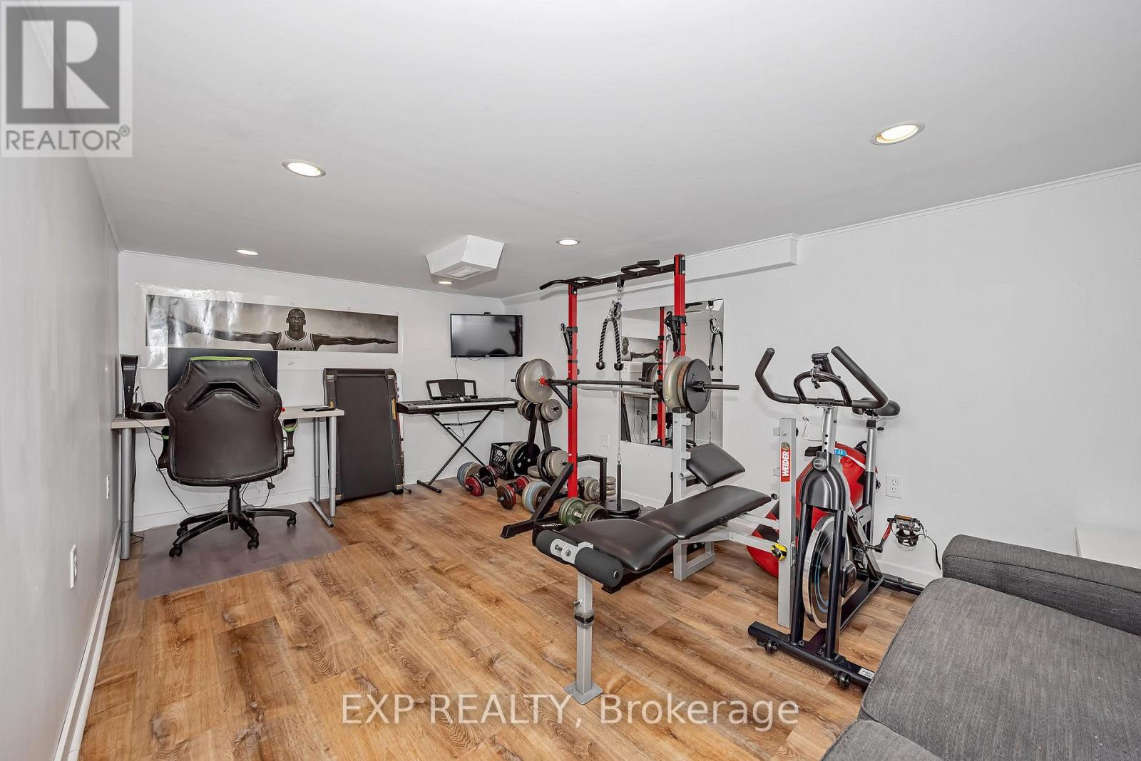 11505 QUEEN STREET - 35