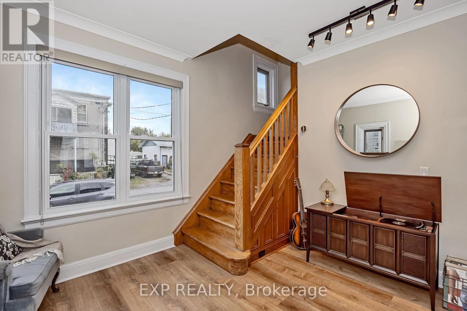 11505 QUEEN STREET - 9