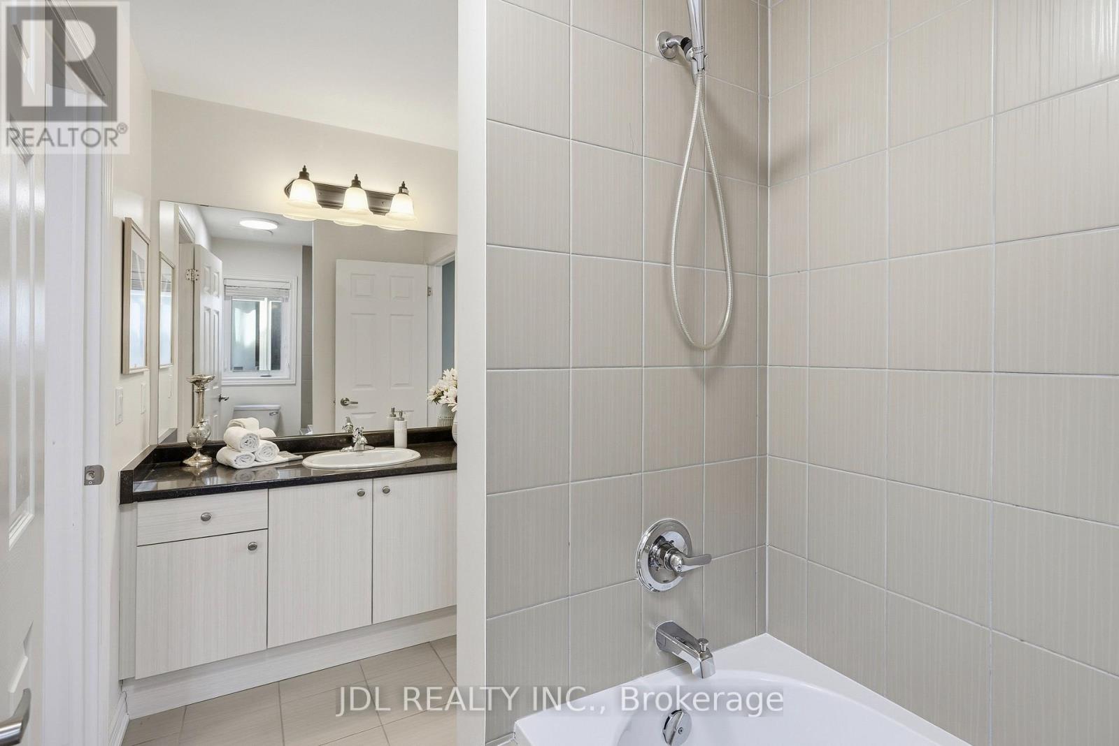 15 Beacon Point Street, Markham, ON photo 39
