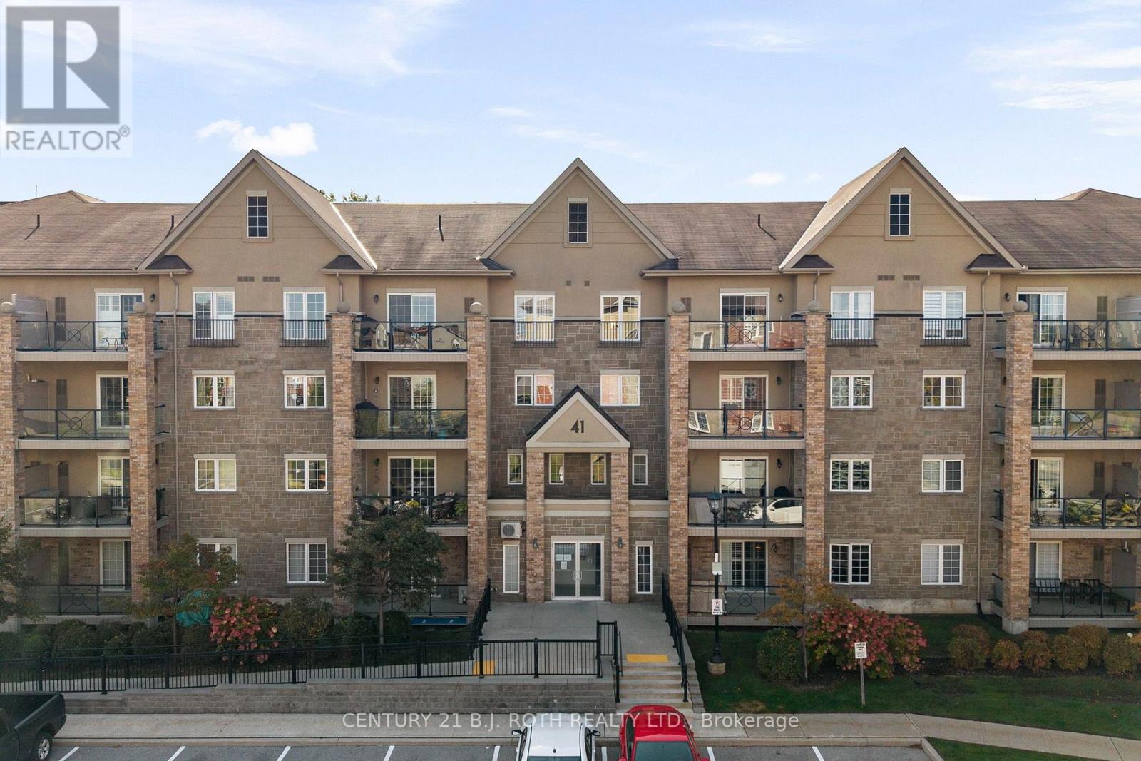 303- 41 Ferndale Drive South, Barrie, ON photo 2