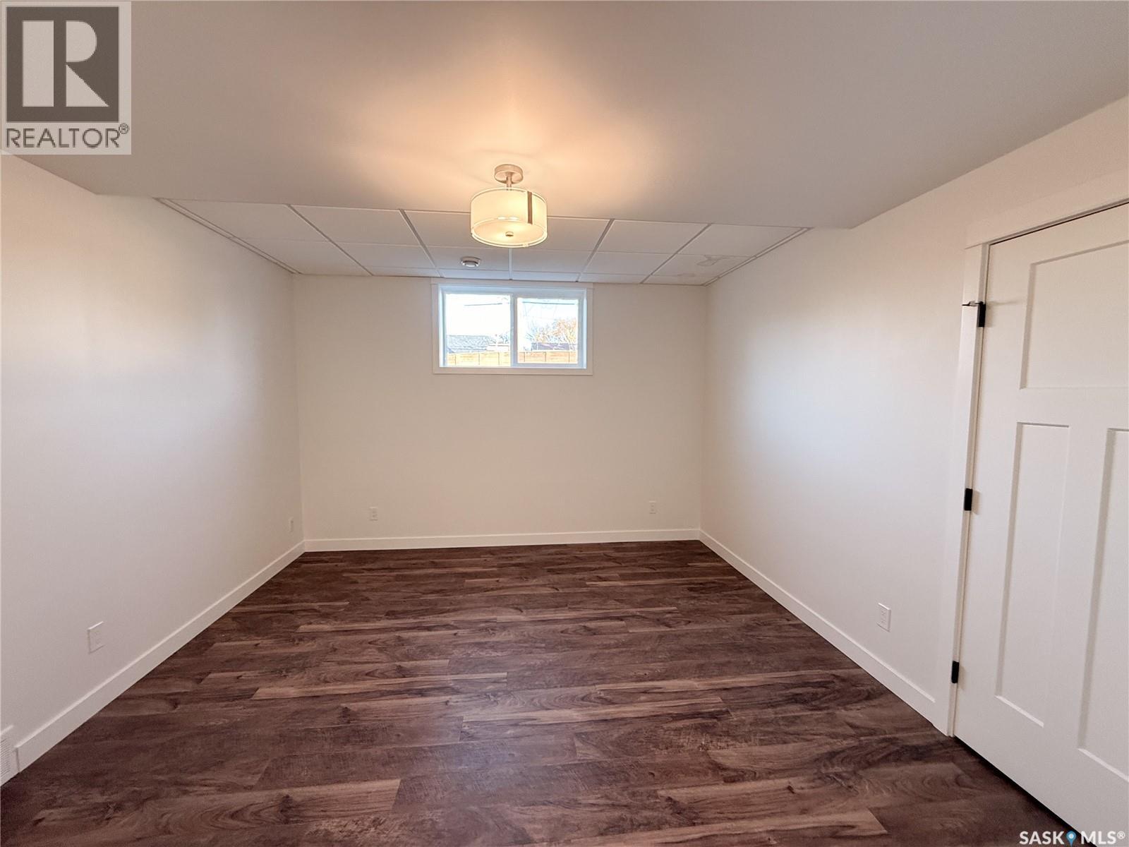 209 2ND AVENUE E - 23