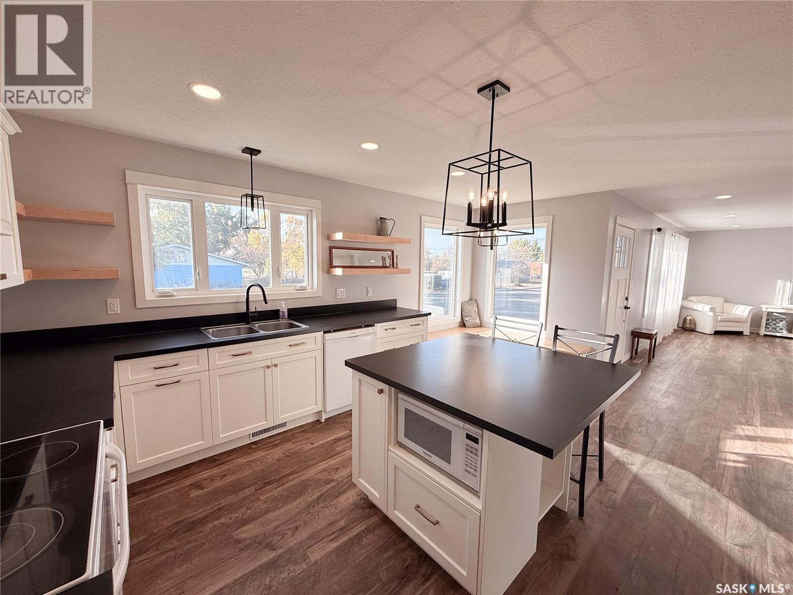 209 2ND AVENUE E, Shaunavon — photo 3