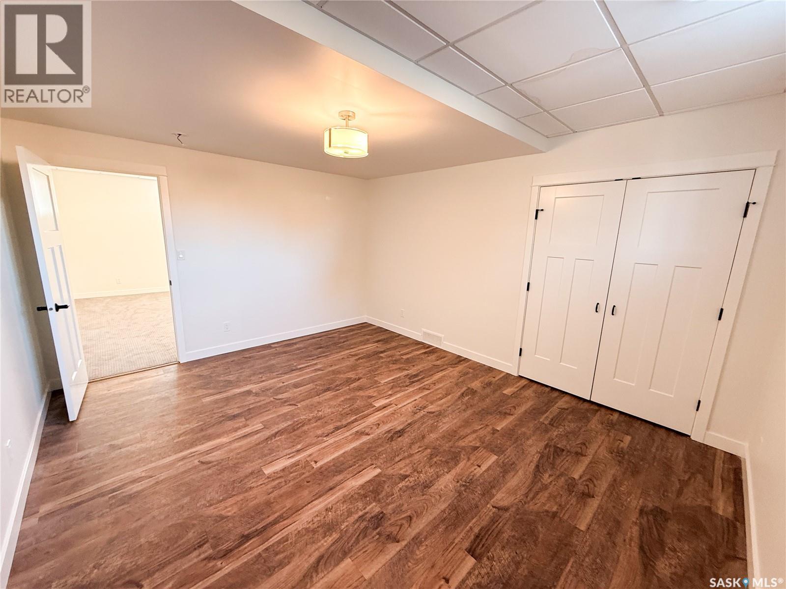 209 2ND AVENUE E - 37