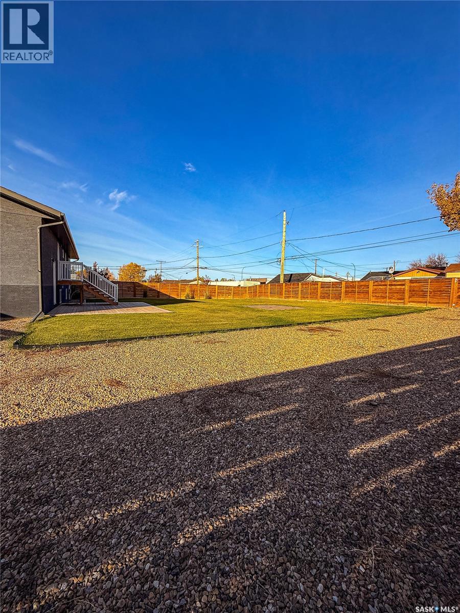 209 2ND AVENUE E - 41