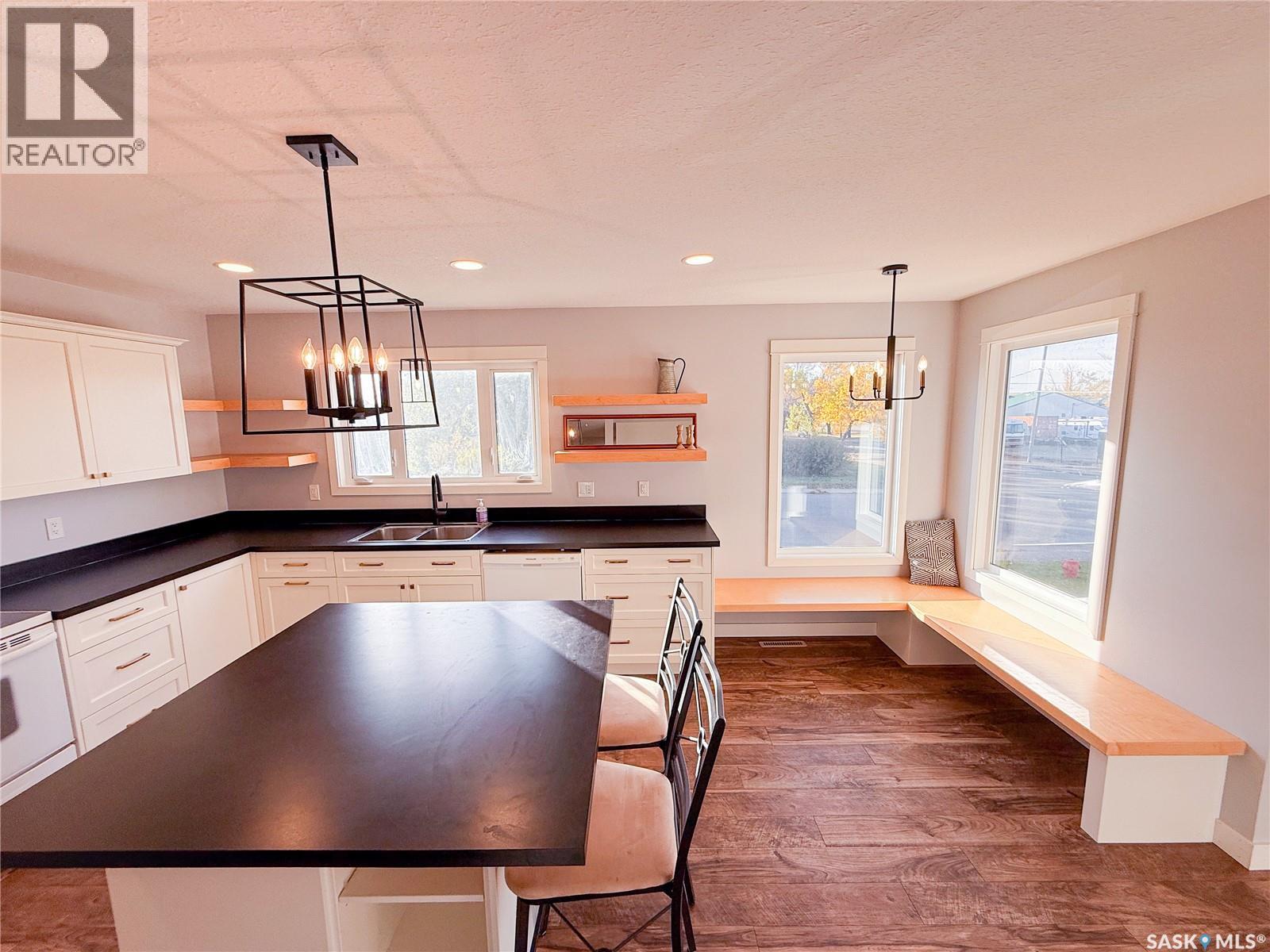 209 2ND AVENUE E, Shaunavon — photo 7