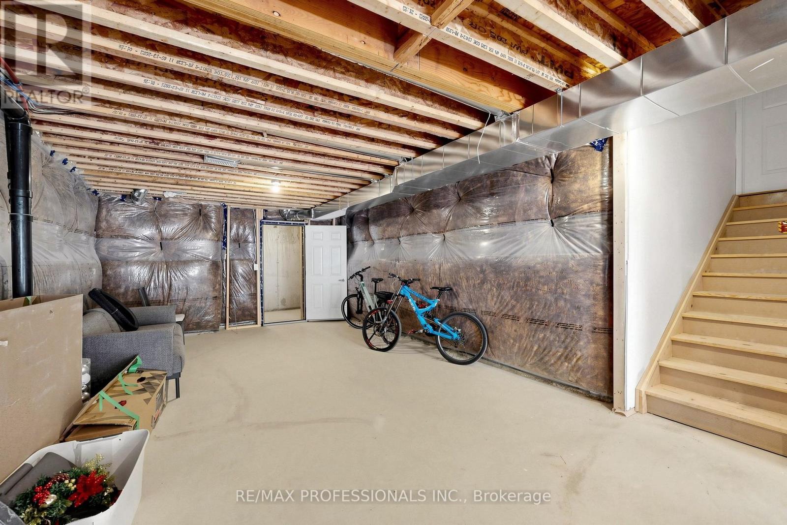 1450 DAVIS LOOP - 33