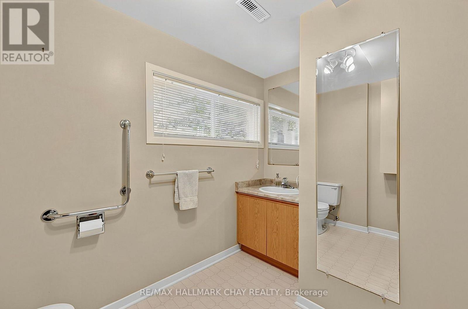 4 Binnie Drive, Springwater, ON photo 19