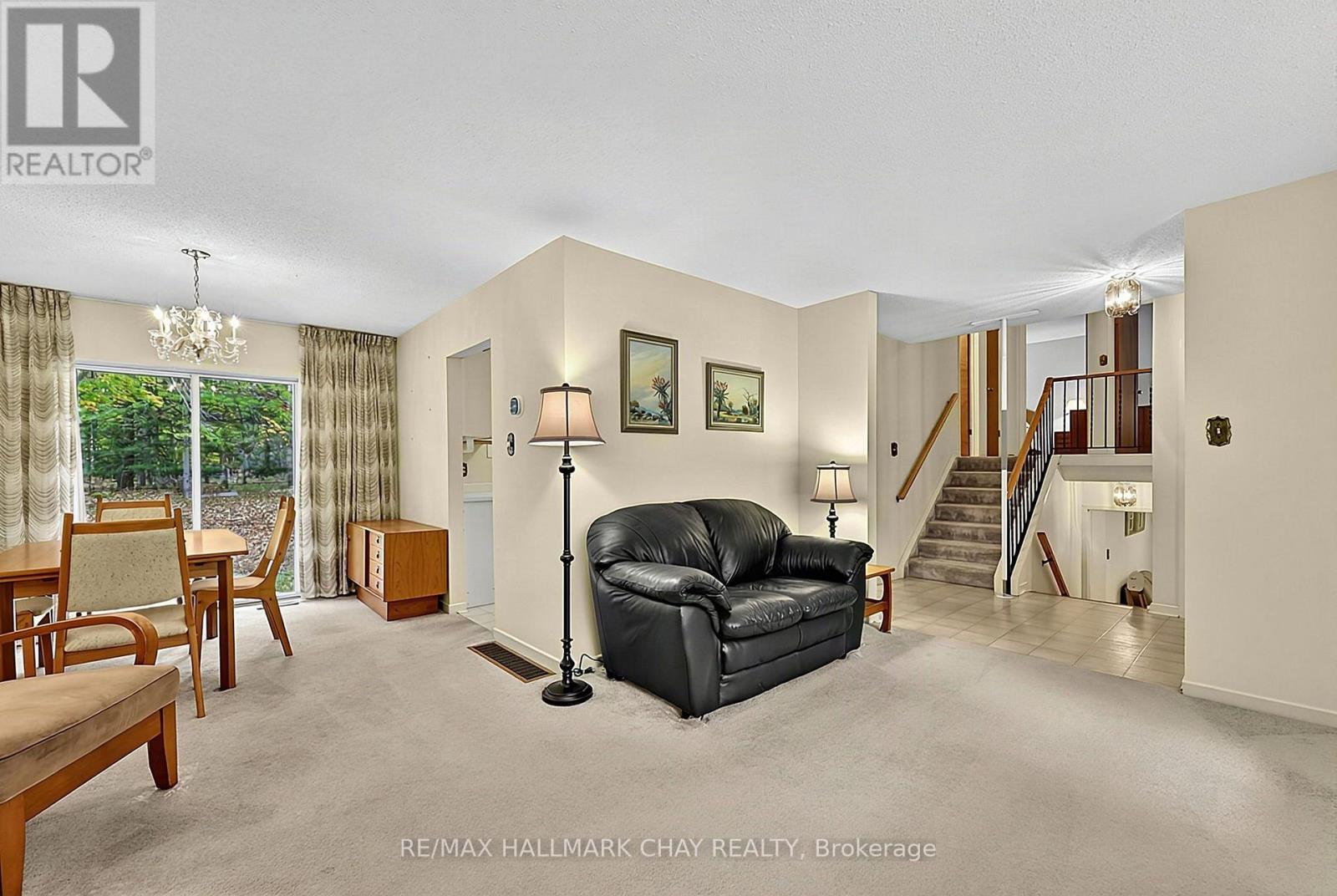 4 Binnie Drive, Springwater, ON photo 4