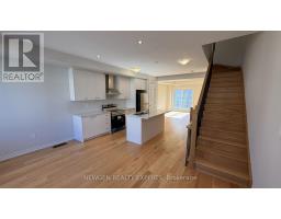 Kitchen - 5882 Saigon Street, Mississauga, ON L5V0E9 Photo 6