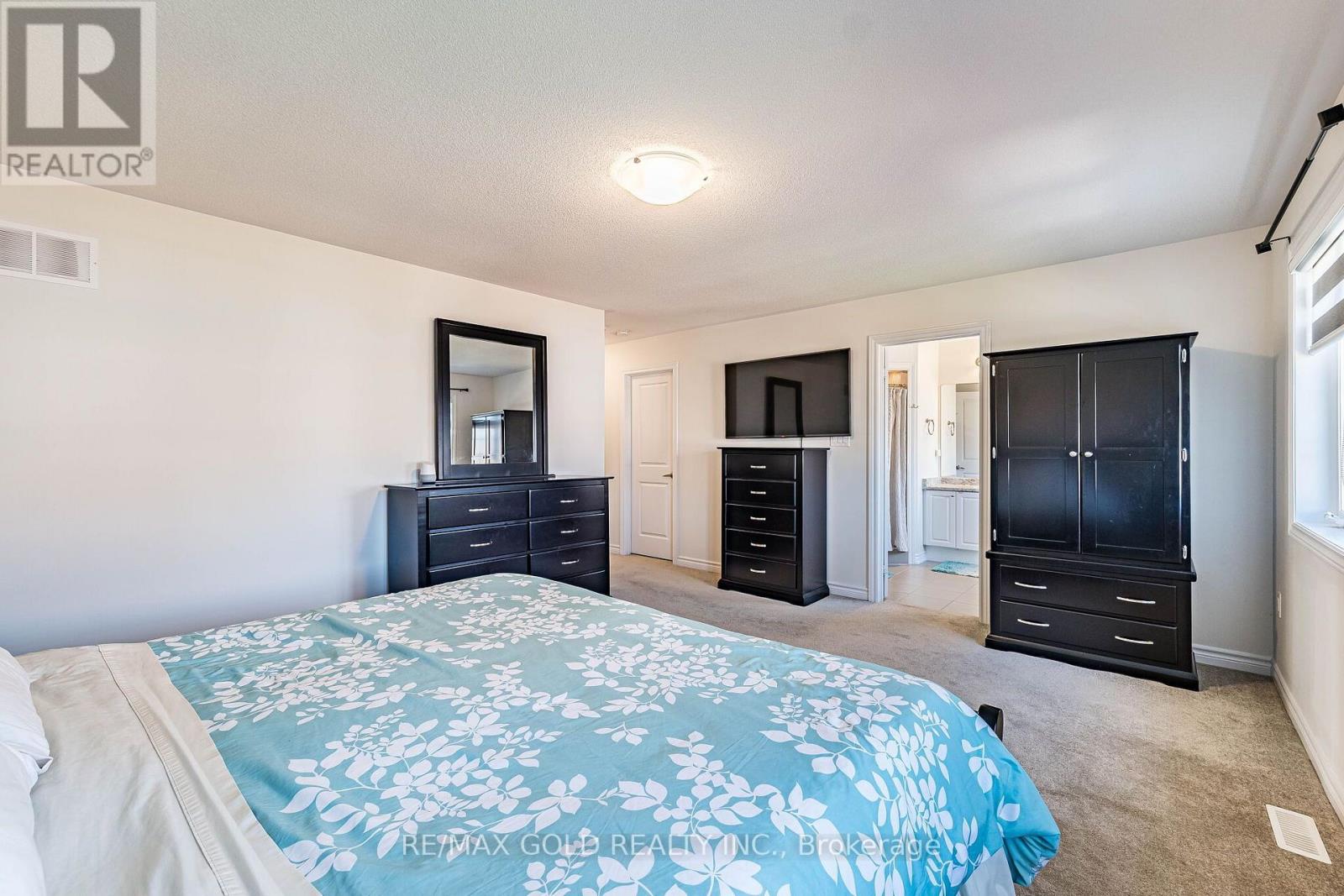 298 RIDLEY CRESCENT - 35