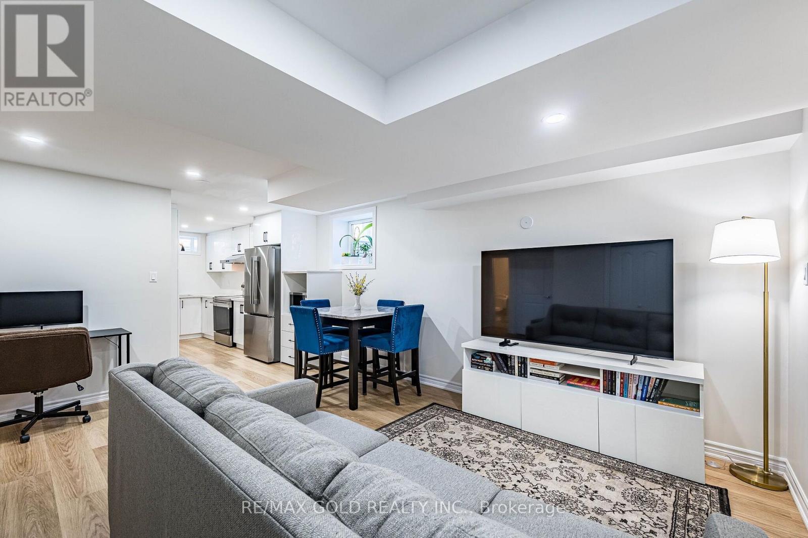 298 RIDLEY CRESCENT - 39