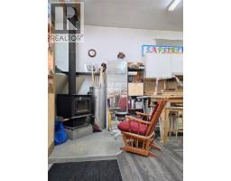 Kitchen - 810 Swansea Road, Windermere, BC V0A1K3 Photo 9