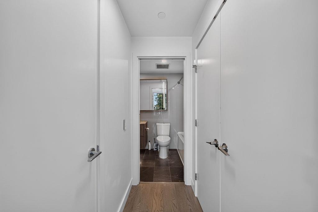 303 15165 THRIFT AVENUE, White Rock - Image 1