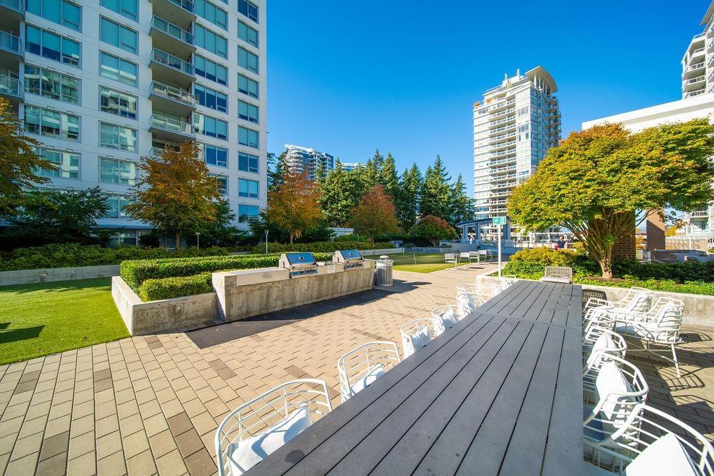 303 15165 THRIFT AVENUE, White Rock - Image 1