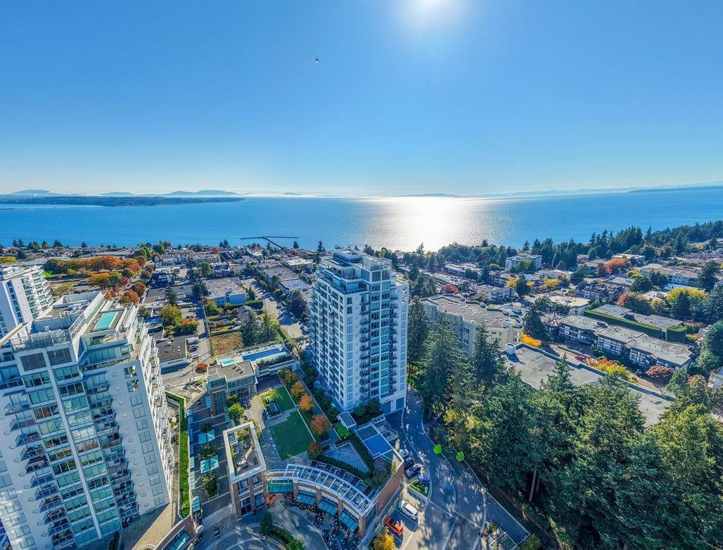 303 15165 THRIFT AVENUE, White Rock - Image 1