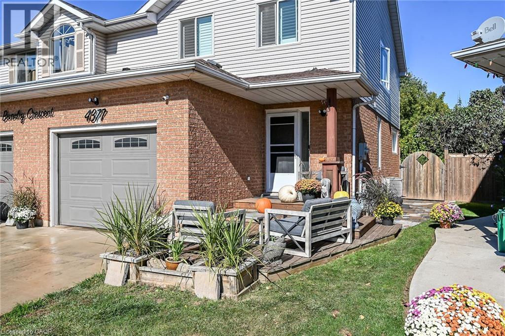 4377 BEVERLEY Crescent - 2