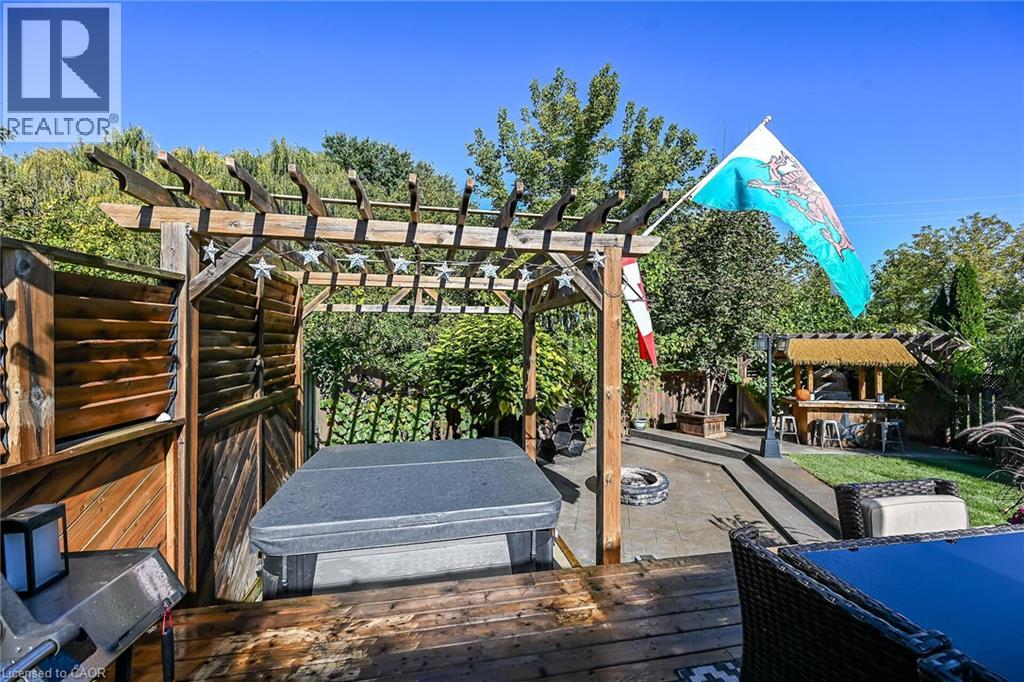 4377 BEVERLEY Crescent - 43