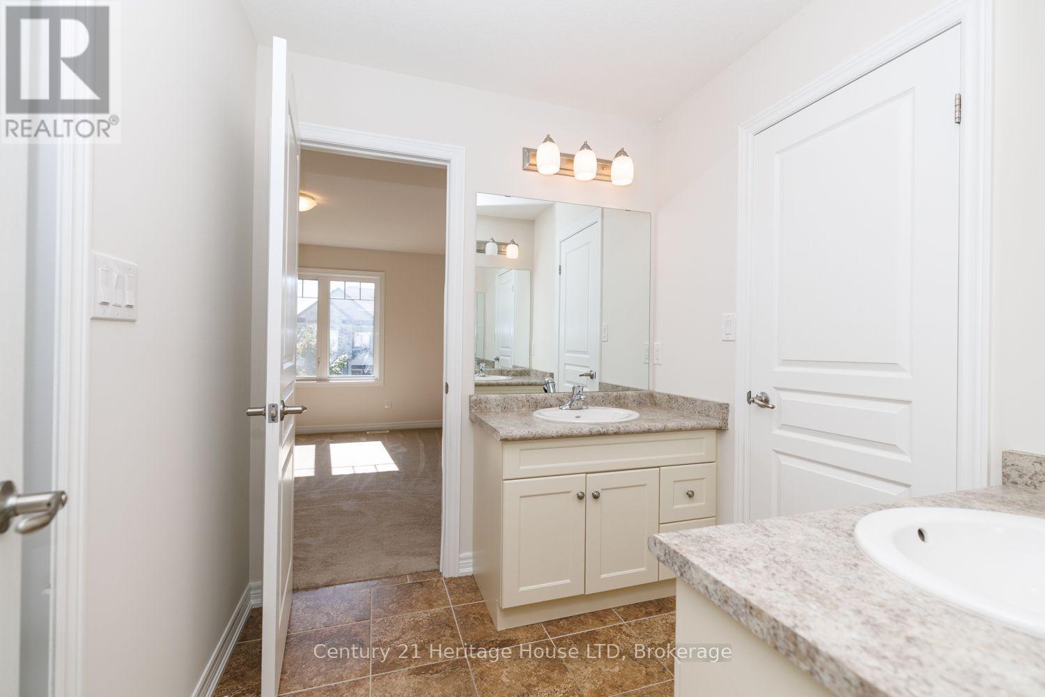 11 Philmori Crescent — photo 31