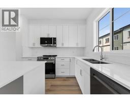 4pc Bathroom - 30 Creekside Avenue Sw, Calgary, AB T2X6E2 Photo 10