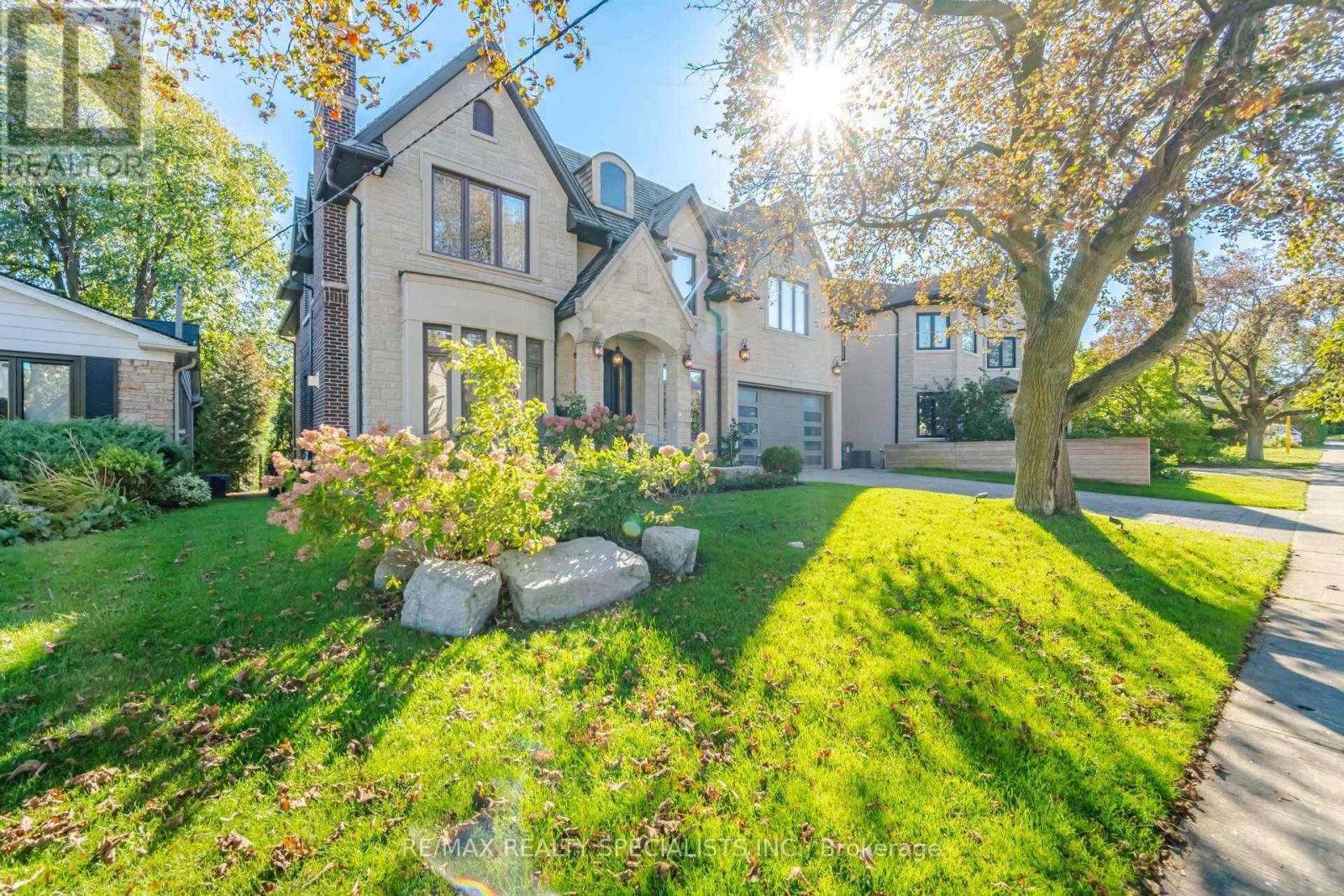 154 Burbank Drive, Toronto, ON photo 2