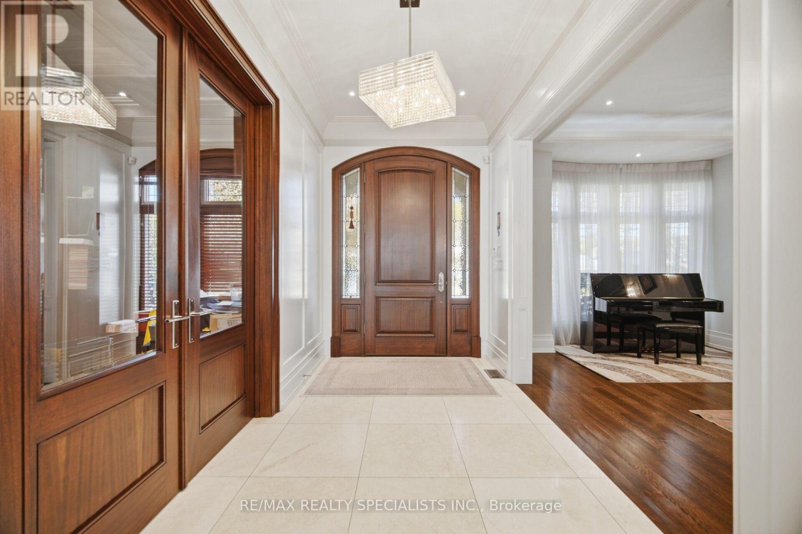 154 Burbank Drive, Toronto, ON photo 4