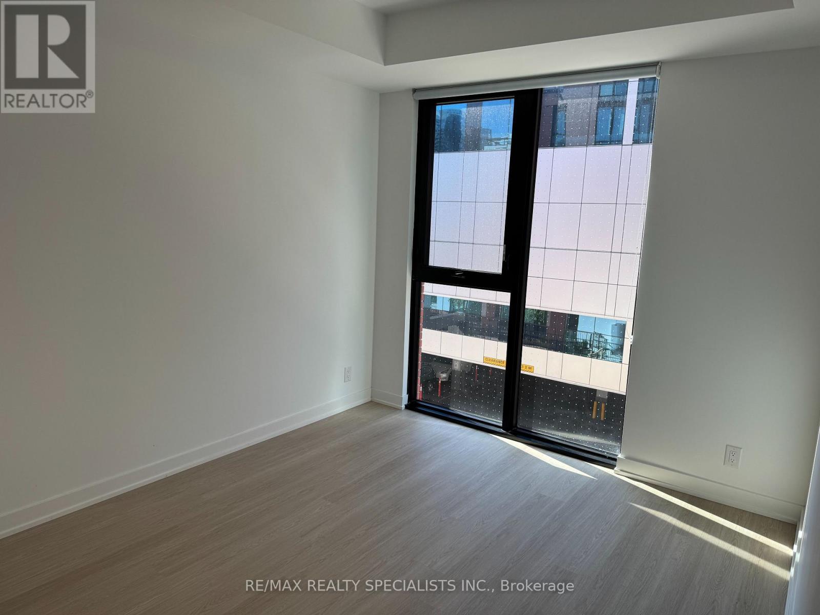 699 Sheppard Avenue East — photo 8