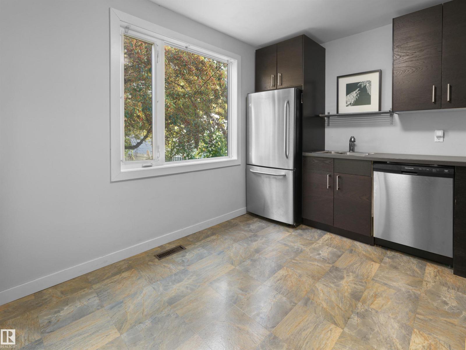 11142 71 AV NW - 11