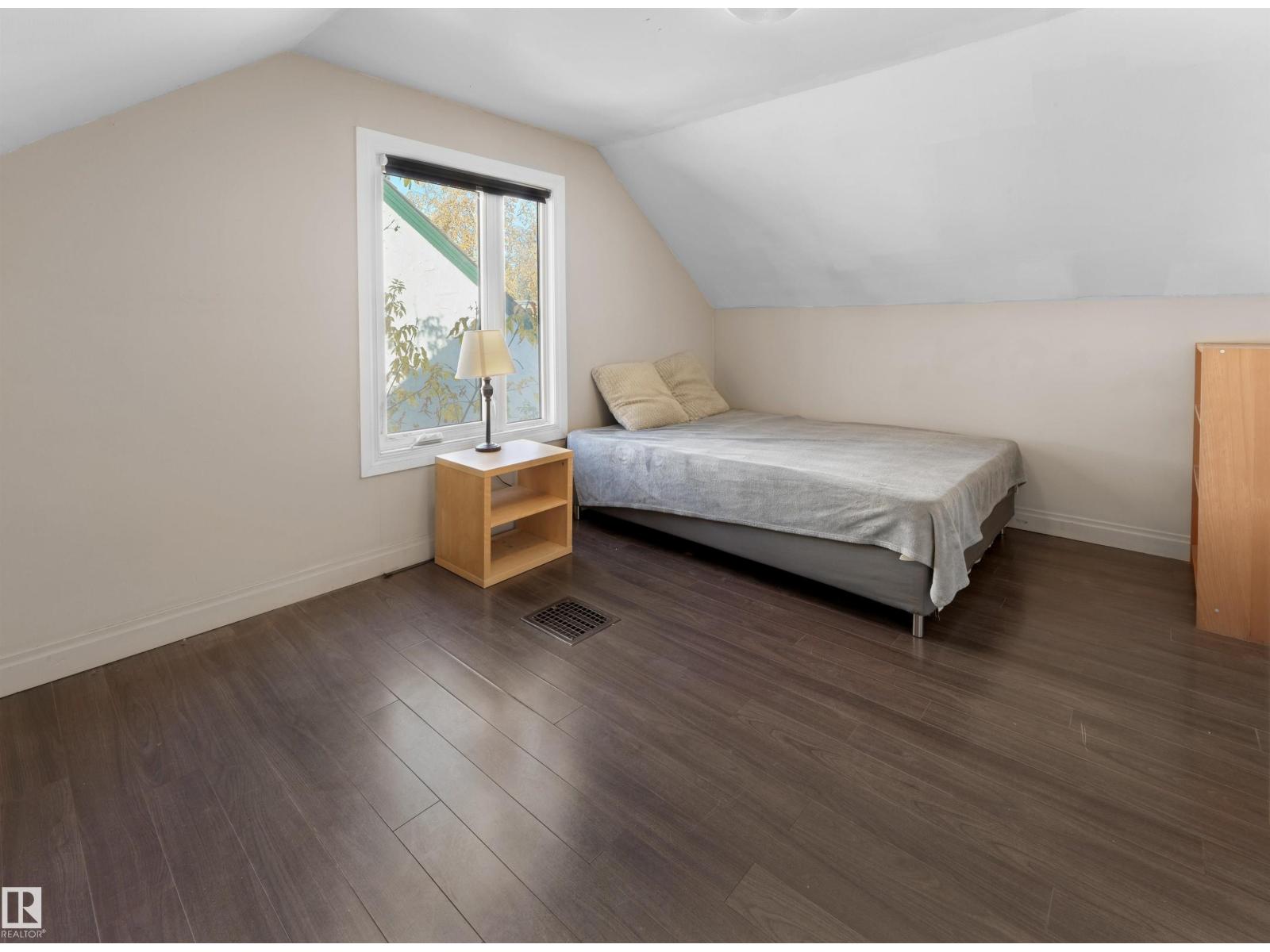11142 71 AV NW - 17