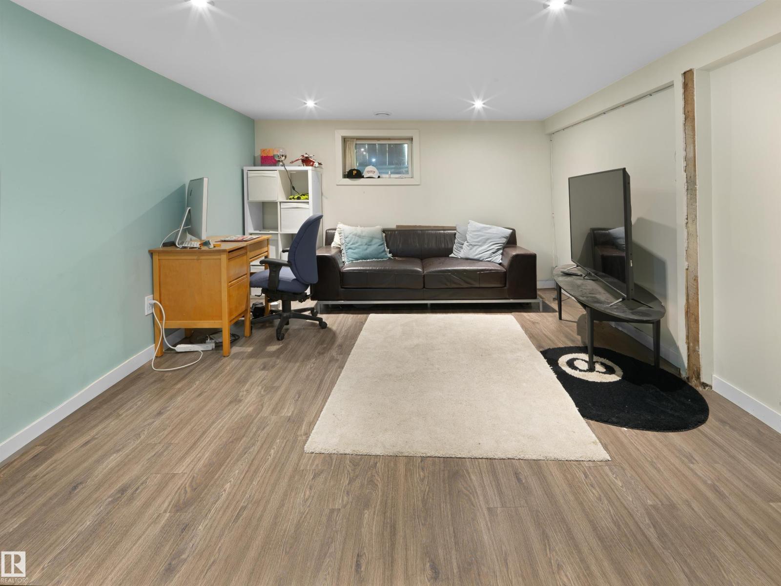 11142 71 AV NW - 21