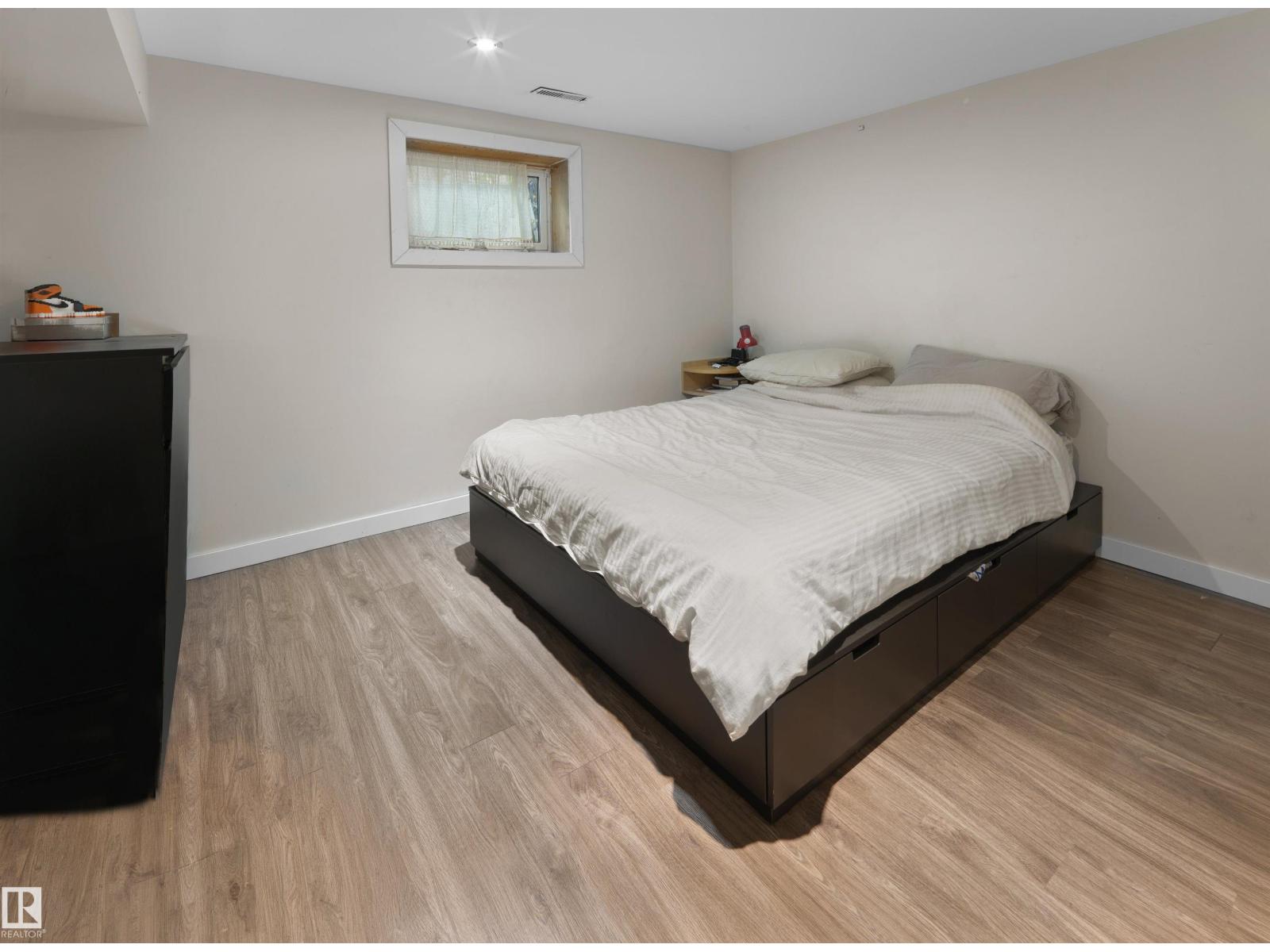 11142 71 AV NW - 24