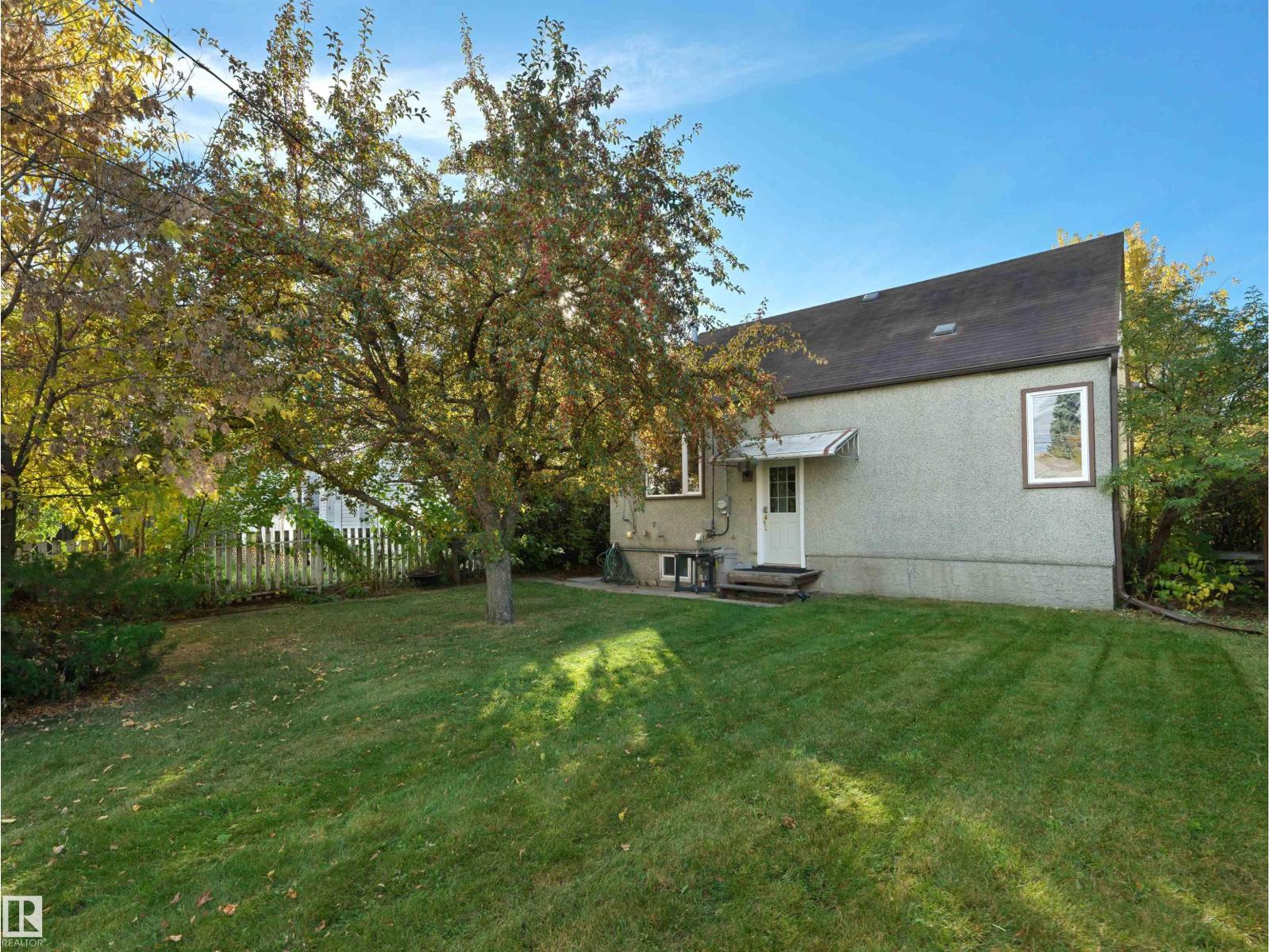 11142 71 AV NW - 28