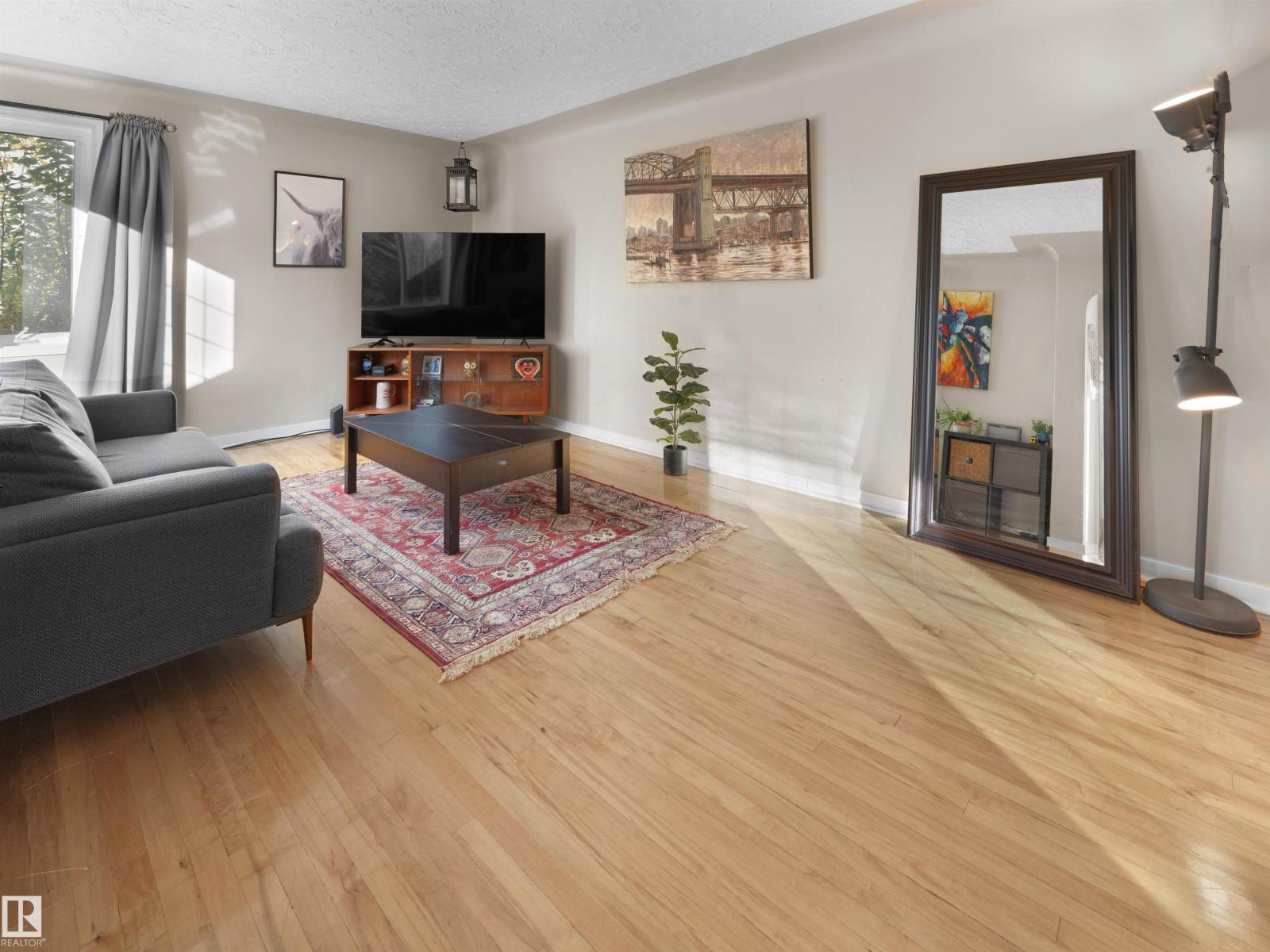 11142 71 AV NW - 6
