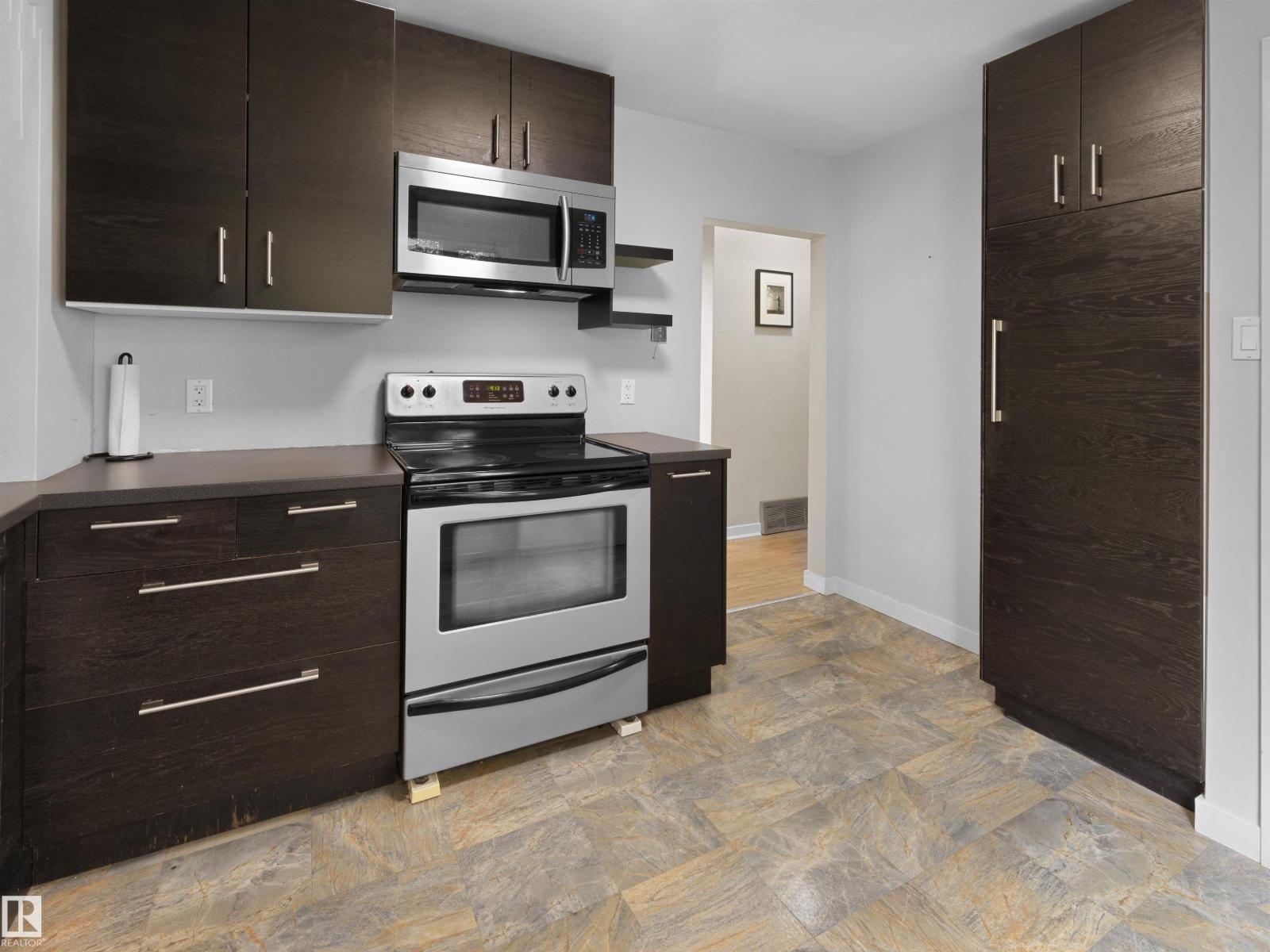 11142 71 AV NW - 9