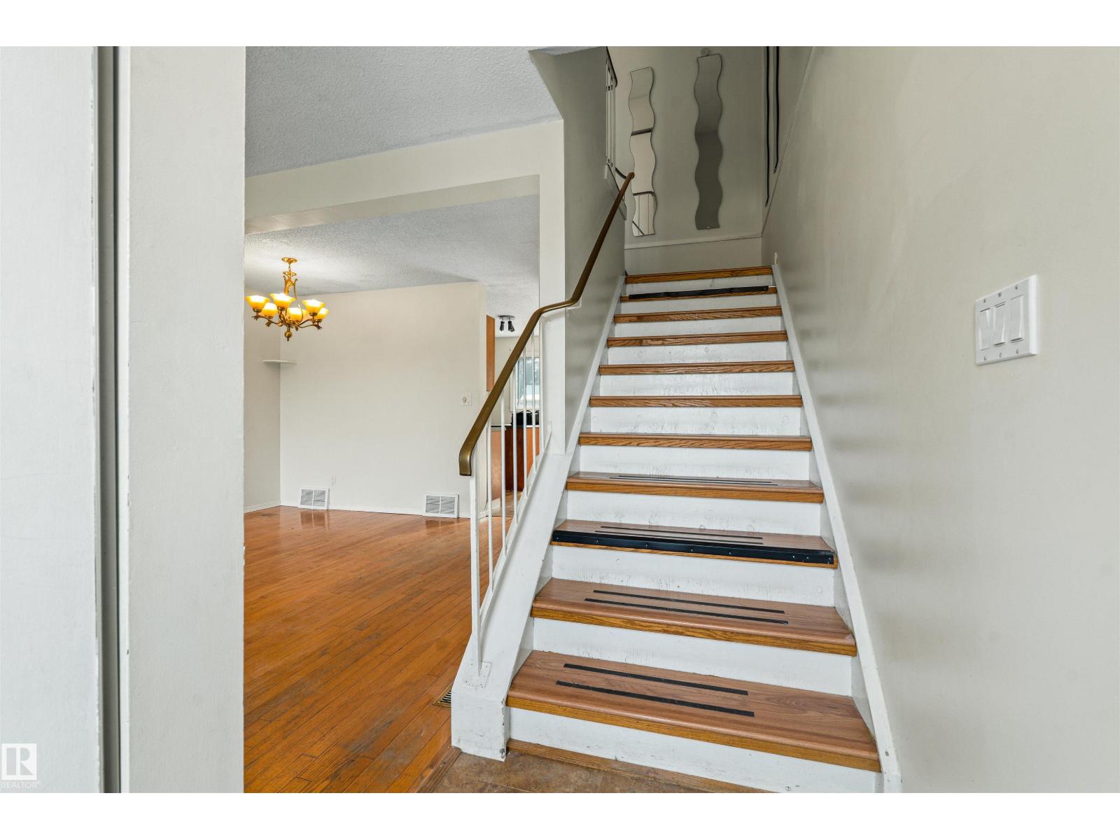 8313 156 AV NW - 31