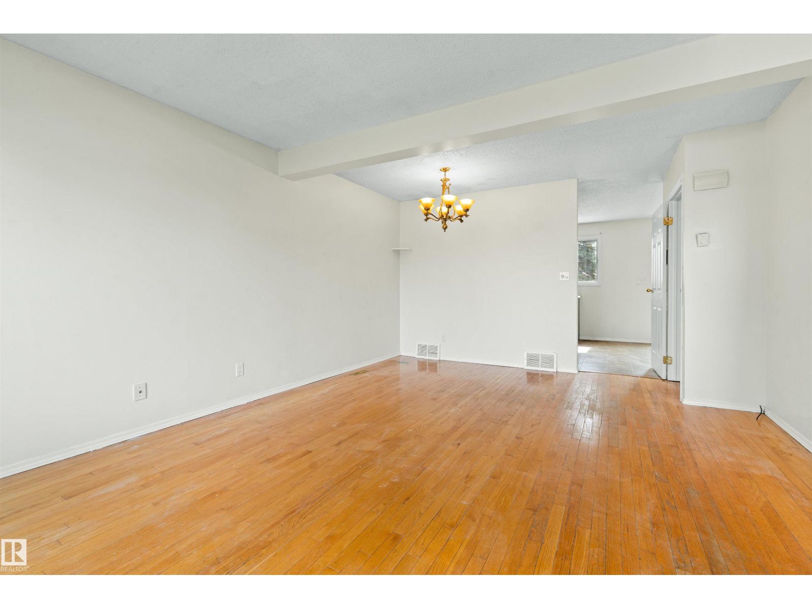 8313 156 AV NW - 34