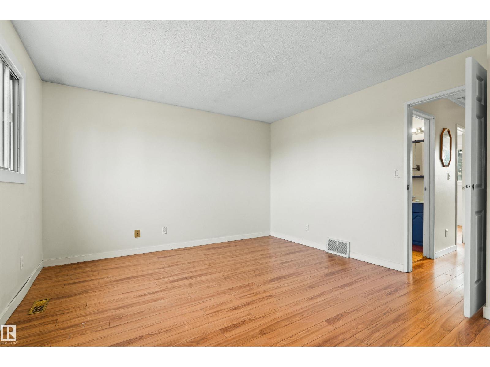 8313 156 AV NW - 51
