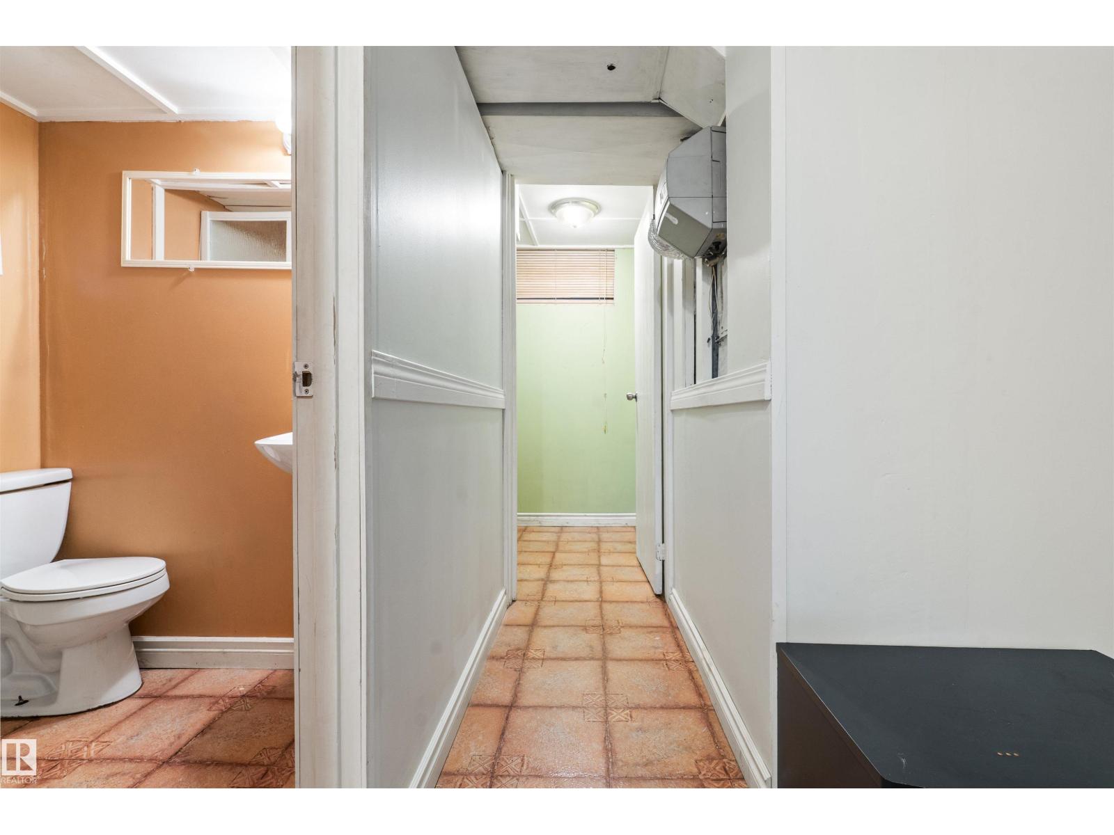 8313 156 AV NW - 56