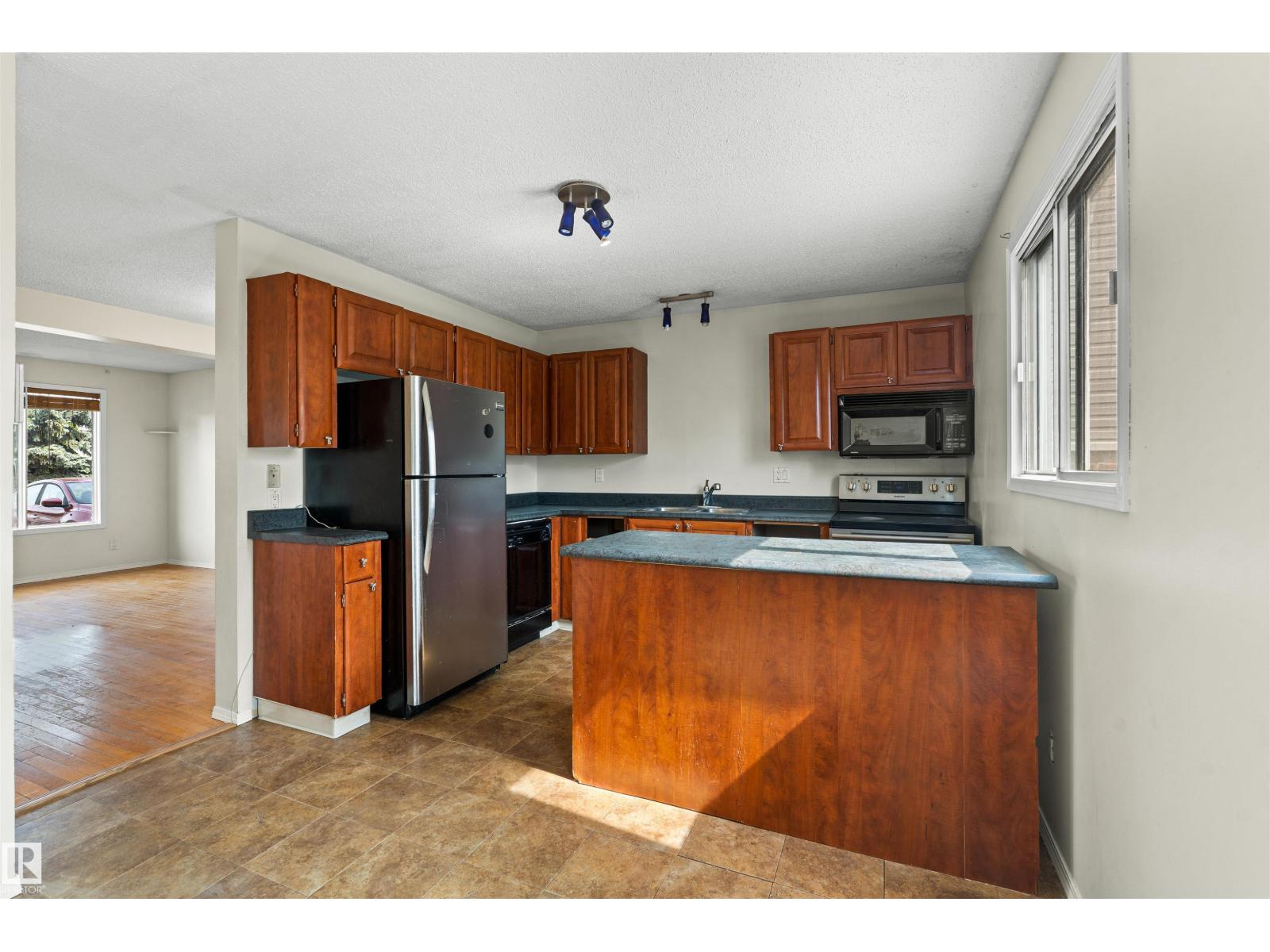 8313 156 AV NW - 42