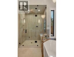 1027 39 Avenue NW - photo 29