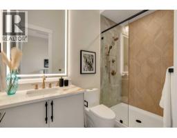 1027 39 Avenue NW - photo 23