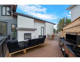 1027 39 Avenue NW - photo 43