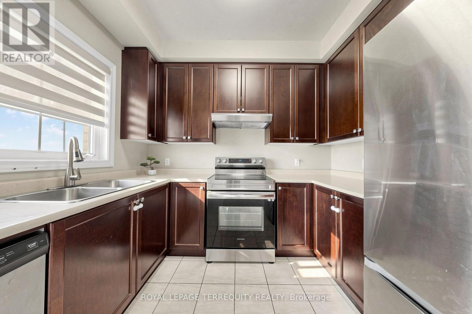 199 ARMSTRONG CRESCENT - 11