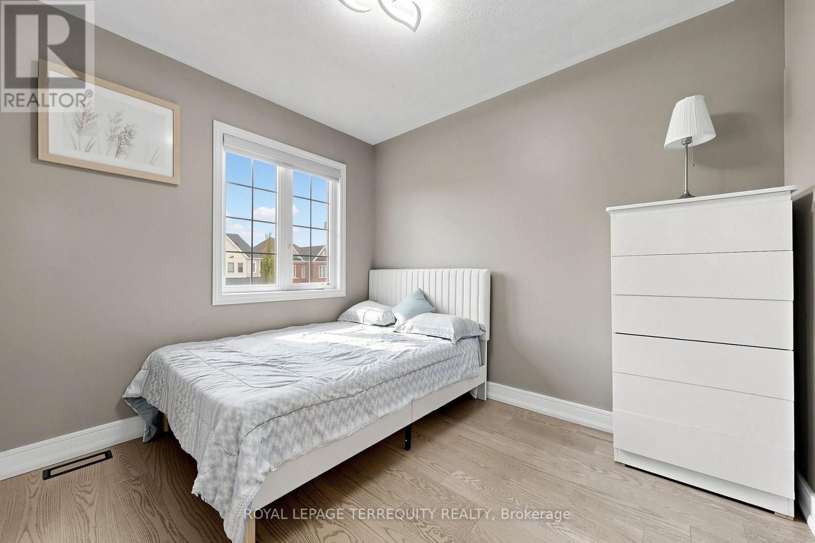 199 ARMSTRONG CRESCENT - 21