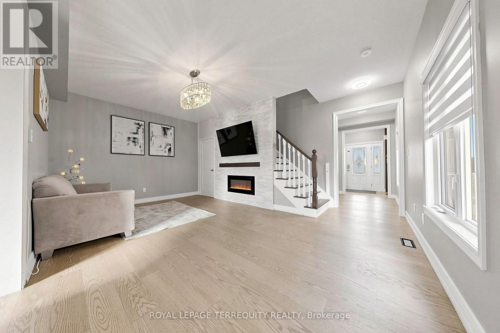 199 ARMSTRONG CRESCENT - 7