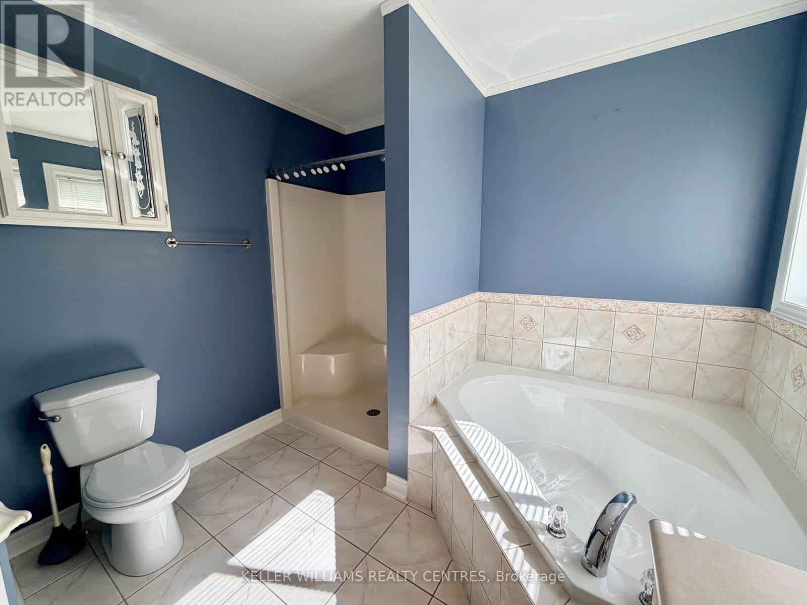 111 Bentley Crescent — photo 38